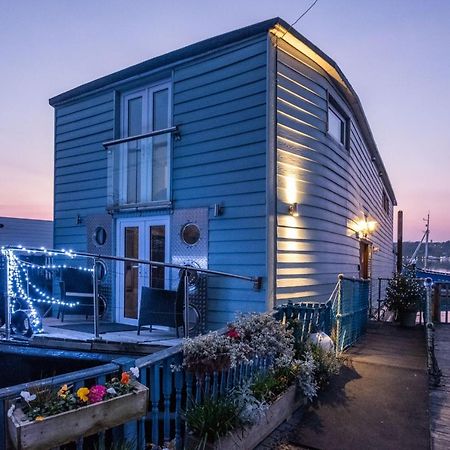 مبيت وإفطار نيوبورت Houseboat Harbourside View المظهر الخارجي الصورة