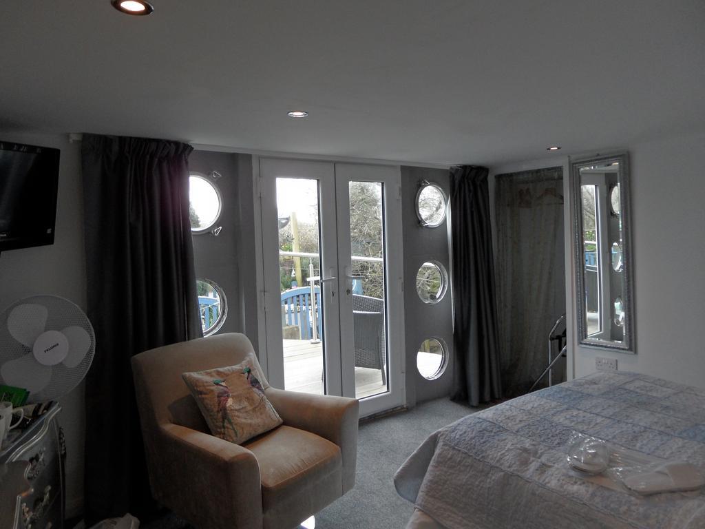 مبيت وإفطار نيوبورت Houseboat Harbourside View المظهر الخارجي الصورة