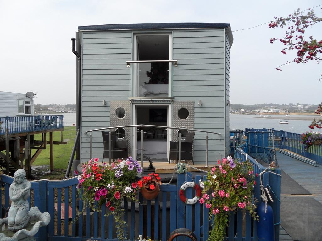 مبيت وإفطار نيوبورت Houseboat Harbourside View المظهر الخارجي الصورة