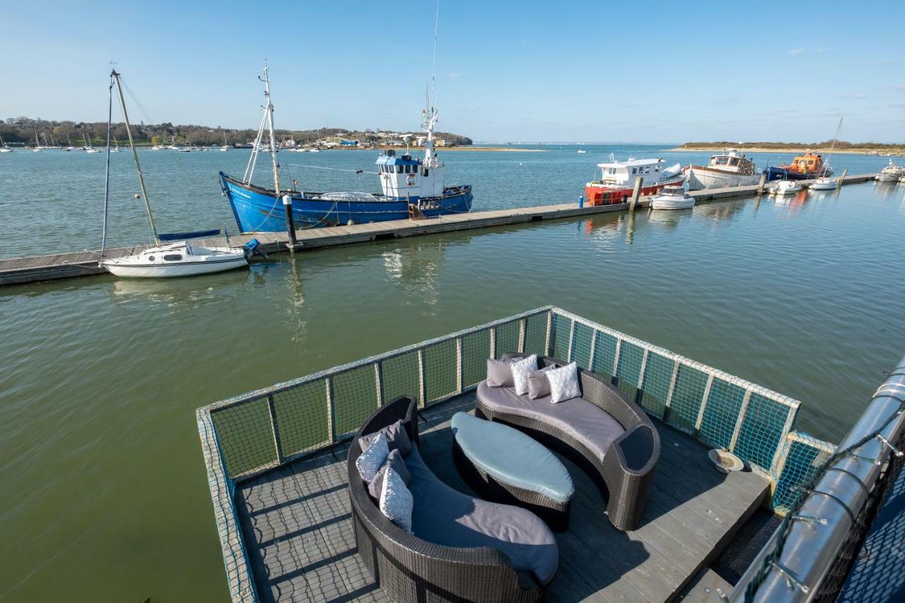 مبيت وإفطار نيوبورت Houseboat Harbourside View المظهر الخارجي الصورة