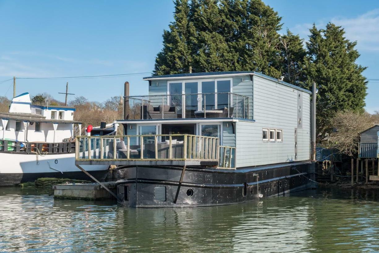 مبيت وإفطار نيوبورت Houseboat Harbourside View المظهر الخارجي الصورة