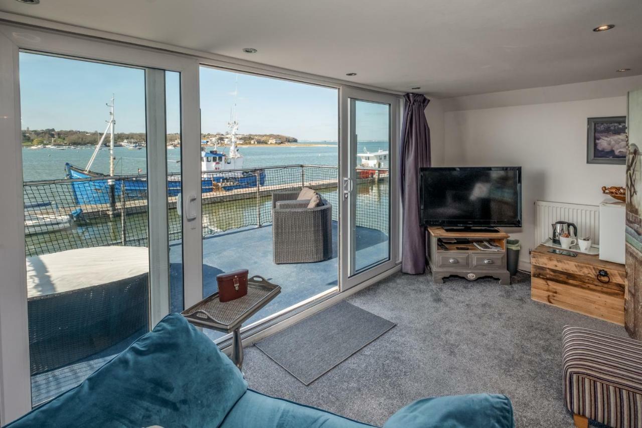 مبيت وإفطار نيوبورت Houseboat Harbourside View المظهر الخارجي الصورة