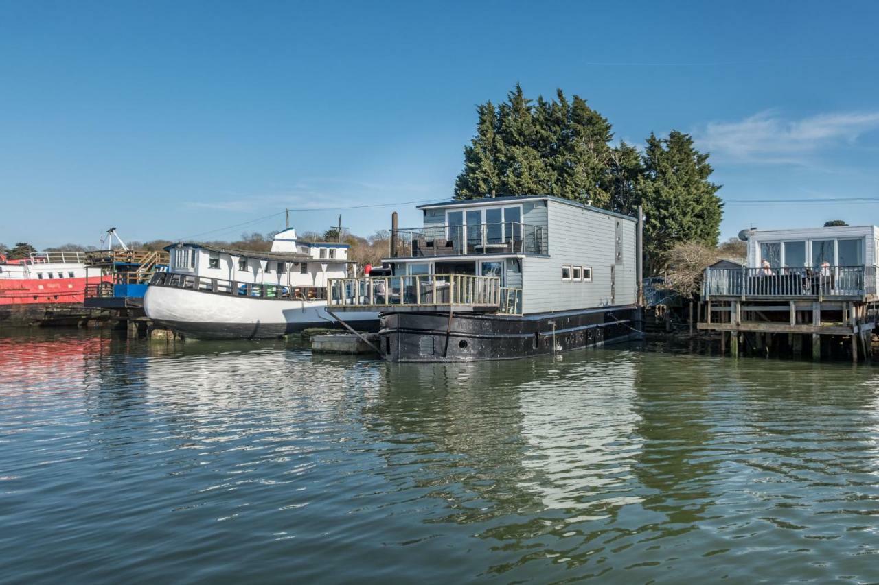 مبيت وإفطار نيوبورت Houseboat Harbourside View المظهر الخارجي الصورة