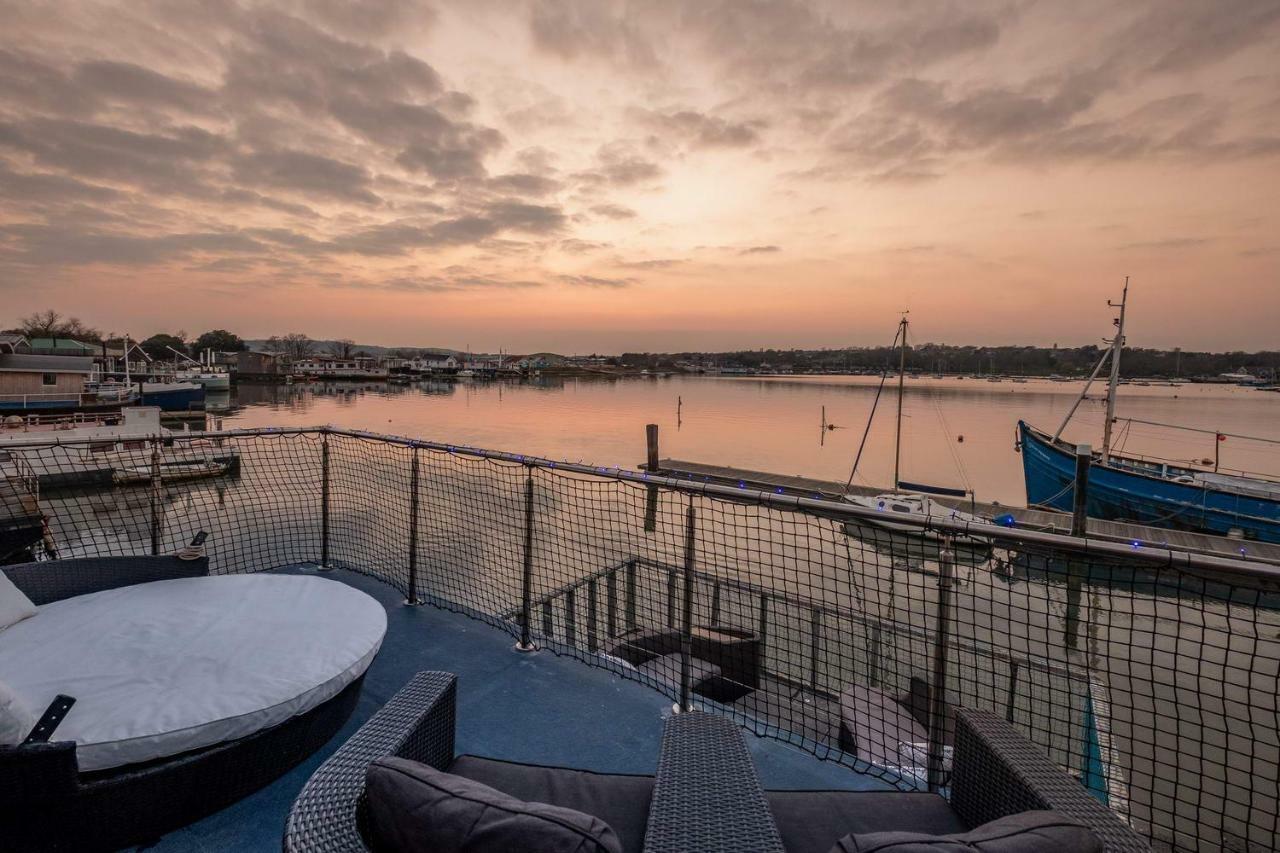 مبيت وإفطار نيوبورت Houseboat Harbourside View المظهر الخارجي الصورة