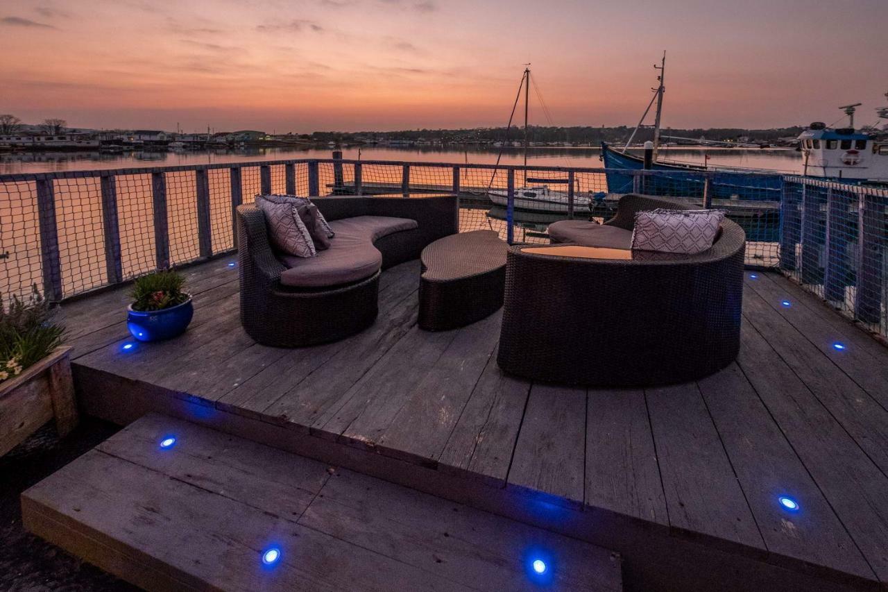 مبيت وإفطار نيوبورت Houseboat Harbourside View المظهر الخارجي الصورة