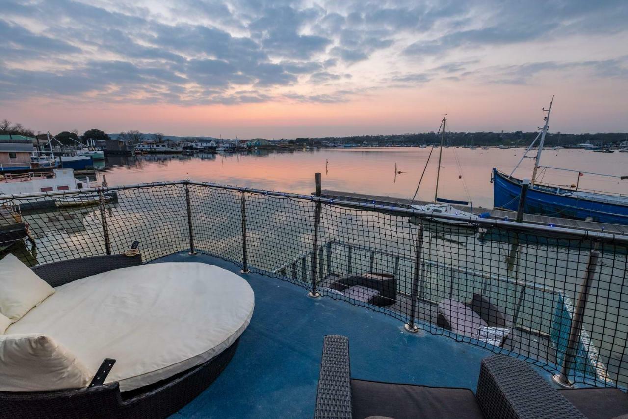 مبيت وإفطار نيوبورت Houseboat Harbourside View المظهر الخارجي الصورة