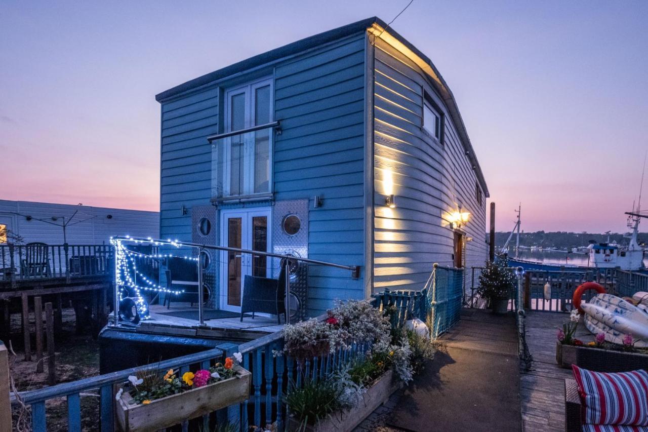 مبيت وإفطار نيوبورت Houseboat Harbourside View المظهر الخارجي الصورة